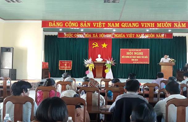 Description: D:\van ban huong\Hinh anh\2019\HN bieu duong nguoi ngheo Ngoc Hoi 11.jpg